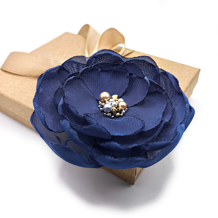 brosa-floare-voal-albastru [2]