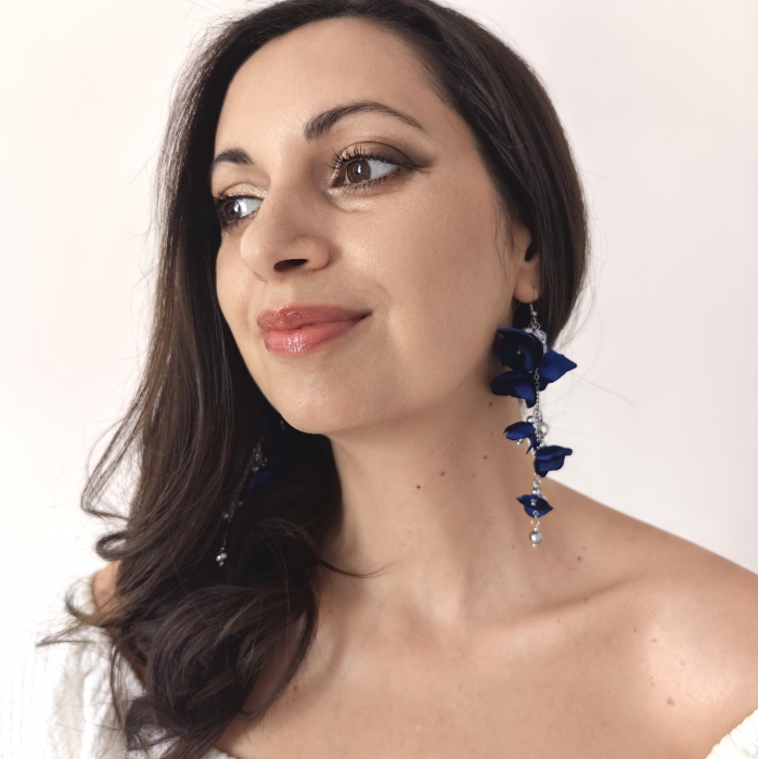 cercei-seduction-spectaculos-flori-albastre.jpg [4]