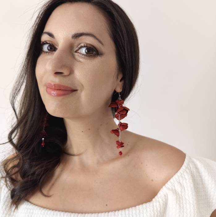 cercei-seduction-lungi-flori-rosii-matase.jpg [2]