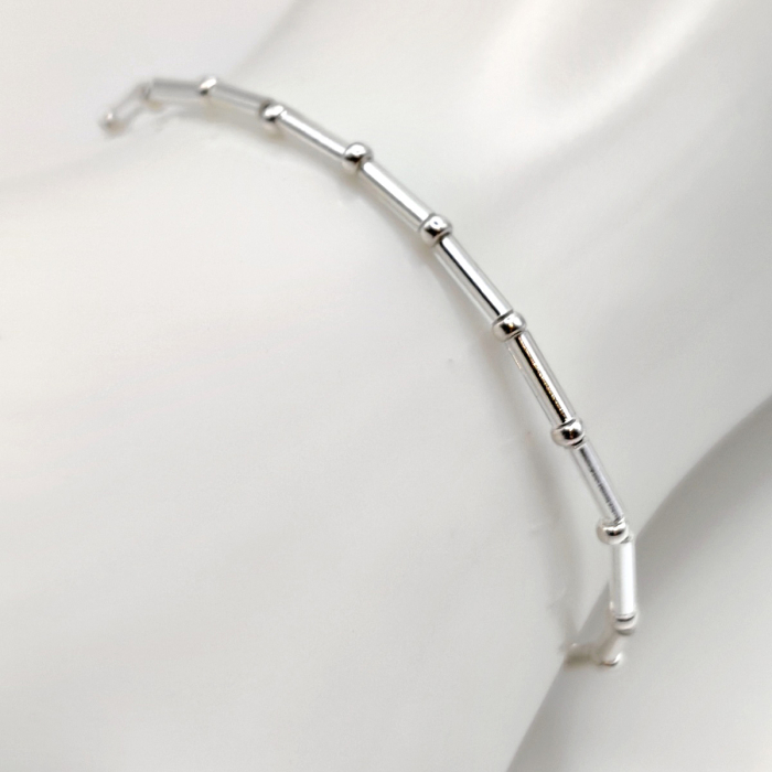 Seren - Bratara eleganta foarte subtire din margele Miyuki, argintie, elastica, 2 mm [3]