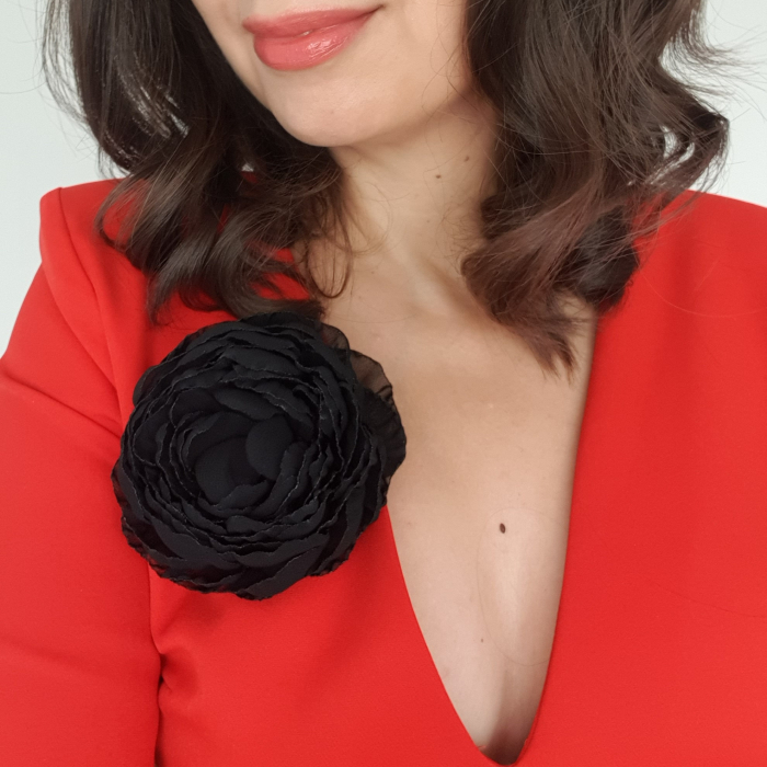 brosa-so-elegant-poetic-flower-voal-negru.jpg [5]