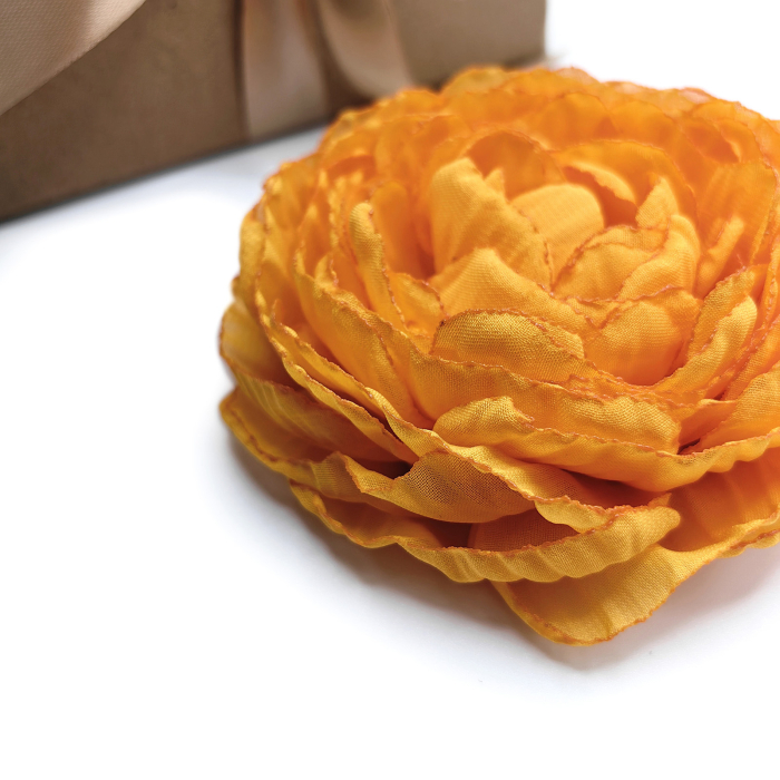 brosa-floare-bujor-voal-rosu-portocaliu [2]