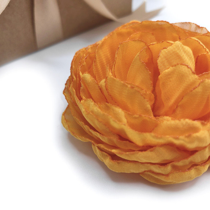 brosa-floare-bujor-voal-portocaliu [4]