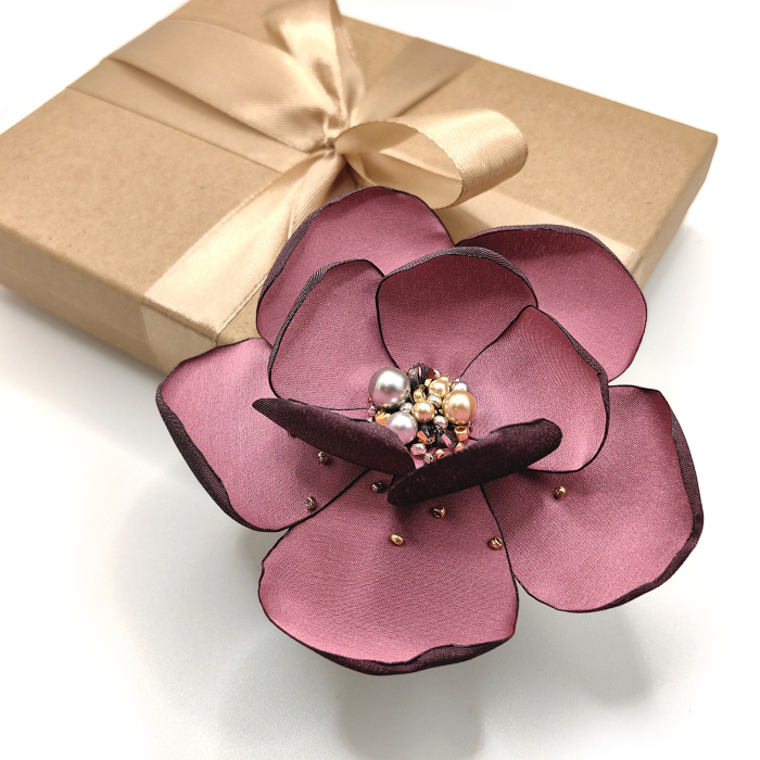 brosa-eleganta-floare-matase-roz [3]