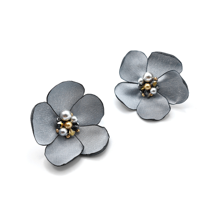 cercei-floare-matase-argintie [2]