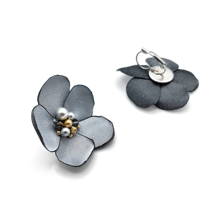 cercei-floare-matase-argintie [4]