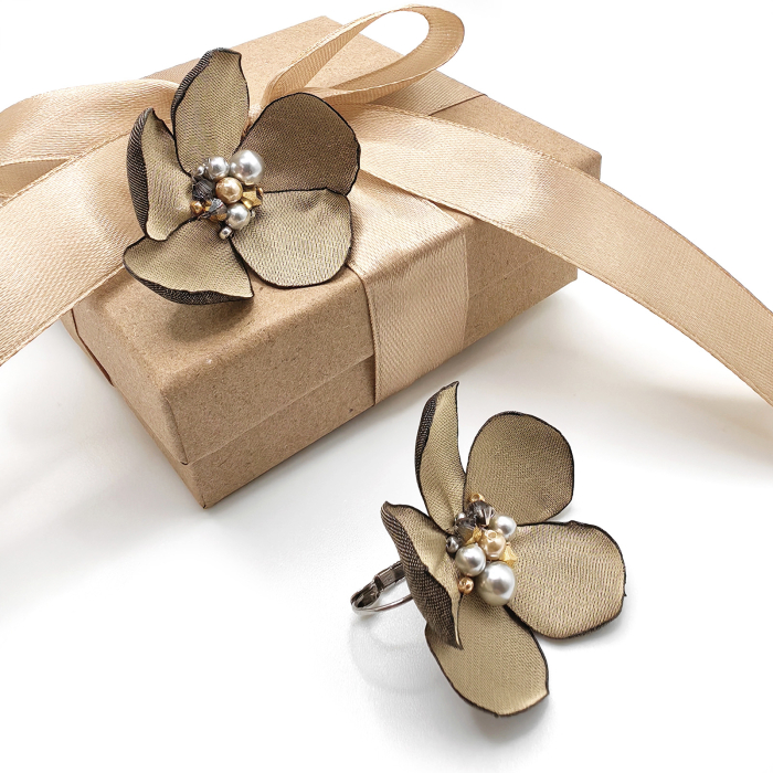 cercei-floare-matase-aurie [4]