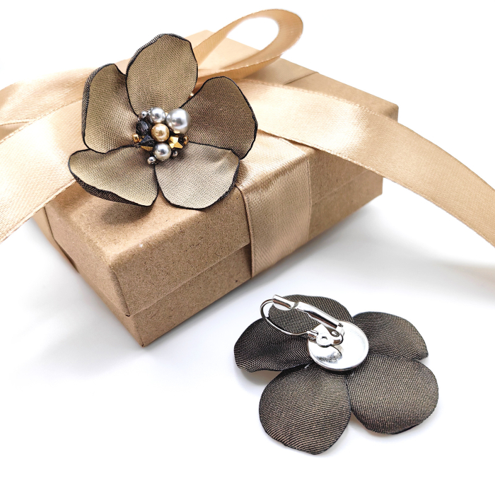 cercei-floare-matase-aurie [3]