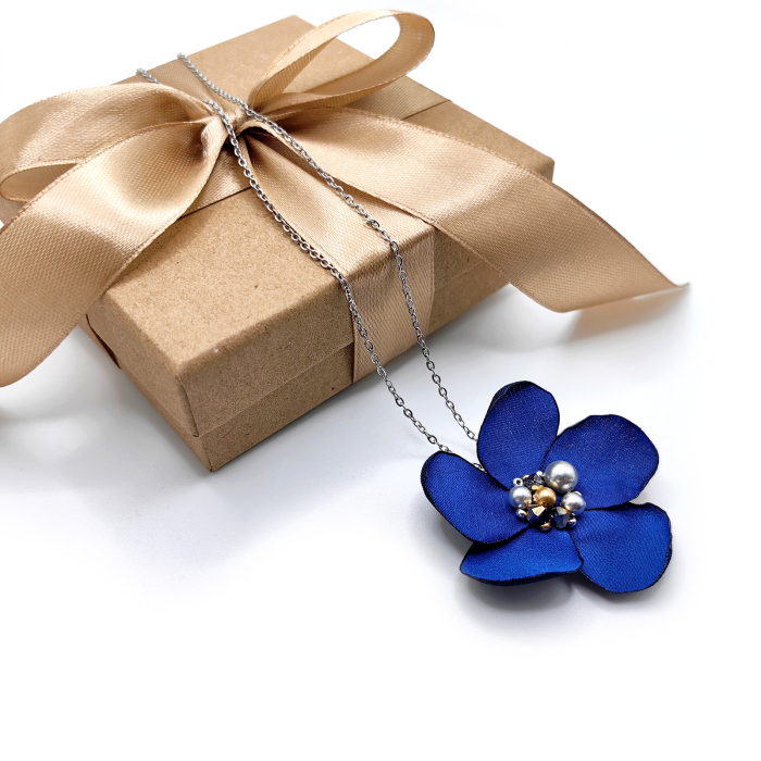 colier-pandantiv-floare-albastra-matase [4]