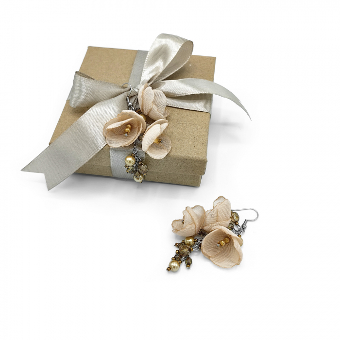 cercei-handmade-flori-bej-cristale-inox [2]