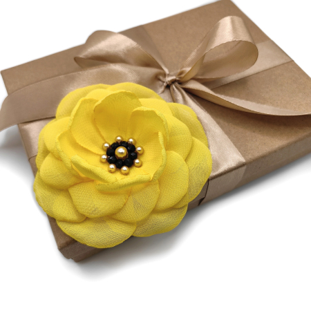 delicate-brosa-handmade-floare-voal-galben [1]