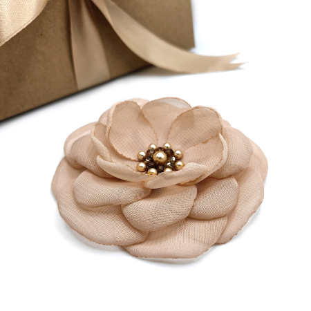 brosa-floare-voal-bej [1]