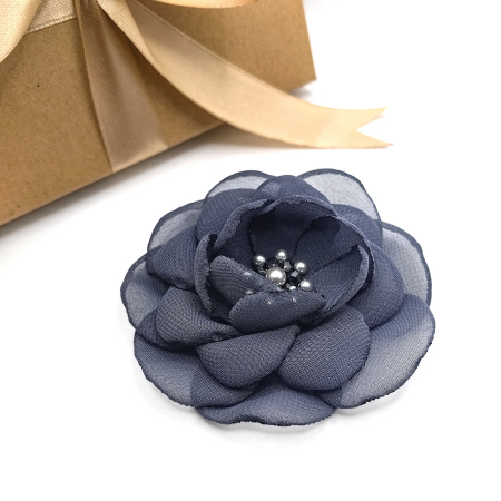 brosa-floare-voal-gri [1]