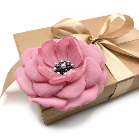 brosa-eleganta-voal-perle-cristale-roz-pudrat [1]