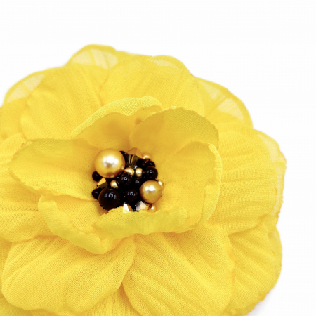 brosa-delight-eleganta-florala-galbena-perle-cristale.jpg [1]