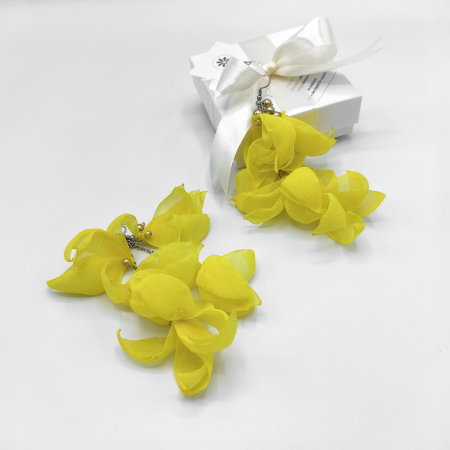 cercei-artistici-frunze-voal-galben-volum [1]