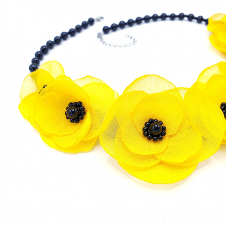 floral-grace-colier-elegant-flori-galbene-voal-perle [1]