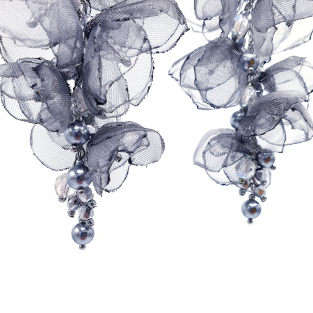 cercei-latin-love-volum-flori-gri-organza-perle.jpg [2]