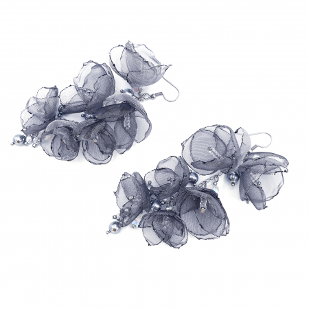 cercei-latin-love-volum-flori-gri-organza-perle.jpg [1]