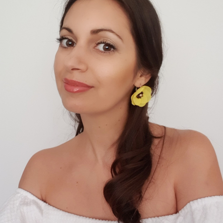 cercei-love-cu-suflet-voal-galben-perle.jpg [3]