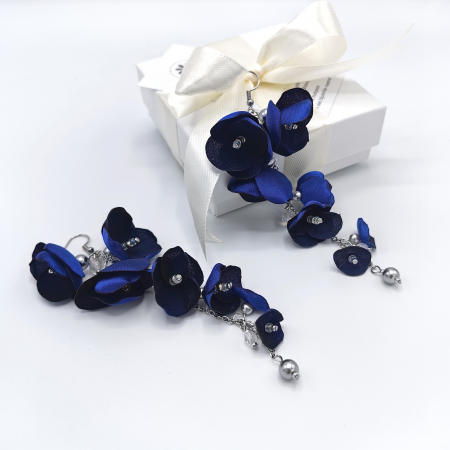 cercei-seduction-spectaculos-flori-albastre.jpg [2]