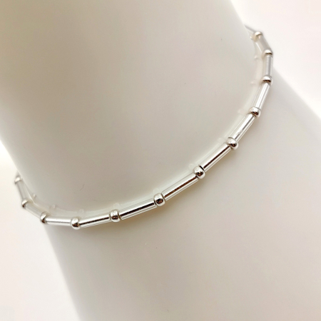 Bratari - Seren - Bratara eleganta foarte subtire din margele Miyuki, argintie, elastica, 2 mm