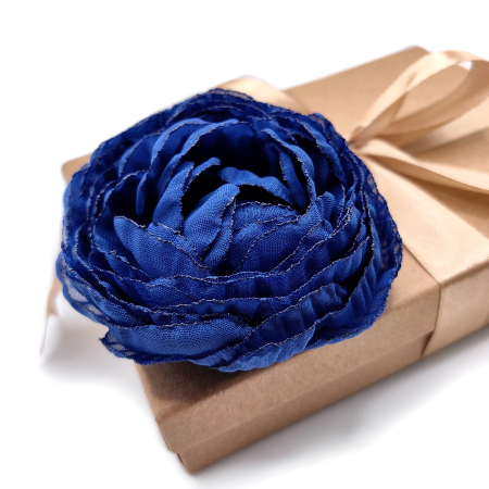 Brose - brosa-floare-bujor-albastru-eleganta