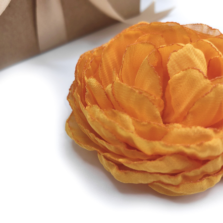 brosa-floare-bujor-voal-portocaliu [3]