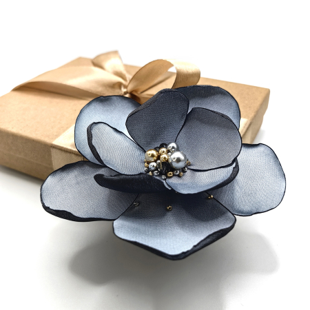 Brose - brosa-floare-matase-argintie