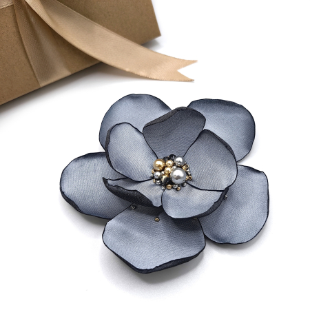 brosa-floare-matase-argintie [4]