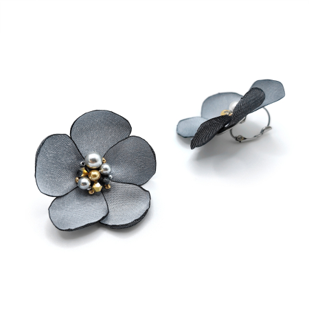 cercei-floare-matase-argintie [2]