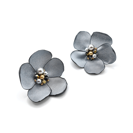 cercei-floare-matase-argintie [1]