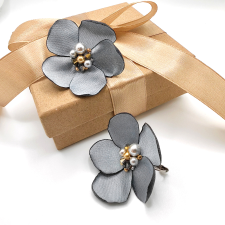 Design Floral - cercei-floare-matase-argintie