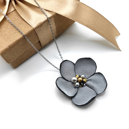 colier-pandantiv-floare-matase-argintie [3]