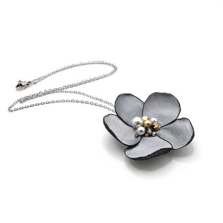 colier-pandantiv-floare-matase-argintie [1]