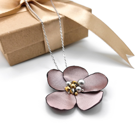 colier-floare-matase-perle-cristale [1]