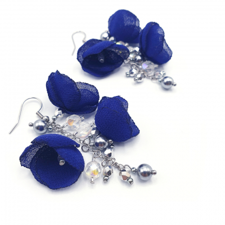 cercei-lungi-eleganti-handmade-flori-voal-albastru-regal-perle [1]