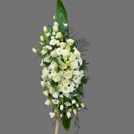 ARANJAMENTE FUNERARE - Aranjament pe suport cu flori albe