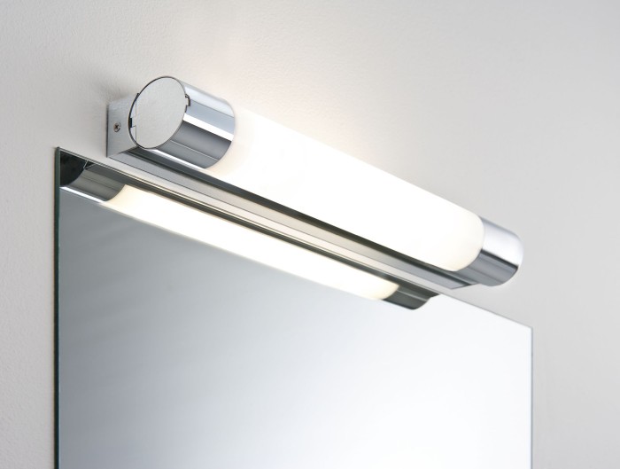 Aplică de baie Orgon IP44 LED 10,5W 700mm crom/alb 230V metal/acril, cu priză [3]