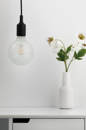 Bec LED G125 cu inel oglindă alb mat 470lm E27 2600K 230V, cu flux luminos variabil [3]