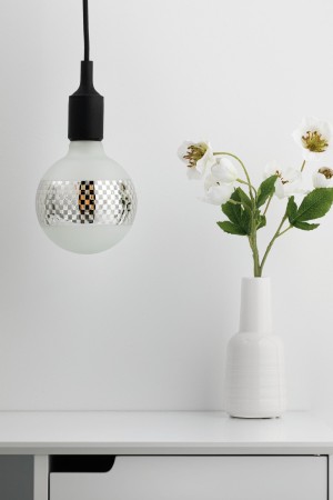 Bec LED G125 cu inel oglindă argintie 470lm E27 2600K 230V, cu flux luminos variabil [3]