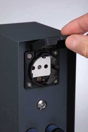 Stâlp RIO Plug & Shine IP44 cu două mufe si o priză, putere maximă pe mufe de 75W, senzor crepuscular [7]