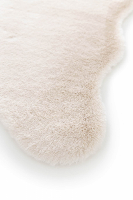 Covor Premium Belgian Model LOP 050 Shapes, Imitatie Blana Iepure, Crem, Marime 50 x 80 cm, Lungime Fir 23 mm, Poliester, Antialergic, Living, Dormitor, Sufragerie, Birou [13]