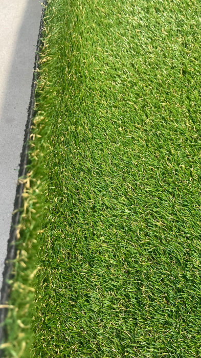Gazon Artificial Jakarta, Inaltime Fir Iarba 20mm, Verde cu Insertii Fire Iarba Uscata, Rezistenta Sporita la UV si Clor, Durabilitate si Aspect Natural pentru Orice Spatiu Exterior, Terasa, Balcon, Curte, Piscina, Loc de joaca, Teren sportiv [3]