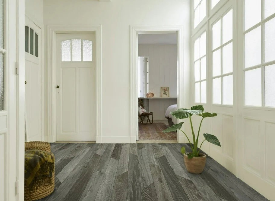 Linoleum Rezidential Antiderapant Clasa 21, Belgia, Model Hungarian Oak 909M, Design Imitatie Parchet, Stejar Natural Rustic, Suport Spuma, Grosime 2.3 mm, Maro, PVC [2]