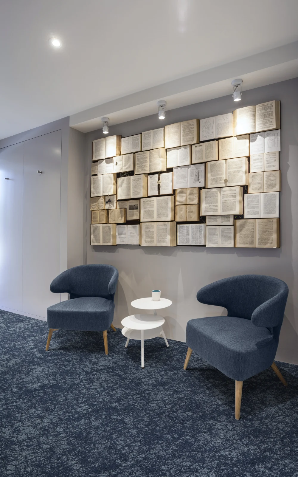 Mocheta Modulara Dale, Olanda, Clasa 31, Trafic Comercial, Model Realise 523 Navy, Bleumarin, Albastru, 5 mp / cutie (20 dale, 50 x 50 cm), Grosime 6.5 mm, Inaltime Fir 3.4 mm, Polipropilena [6]