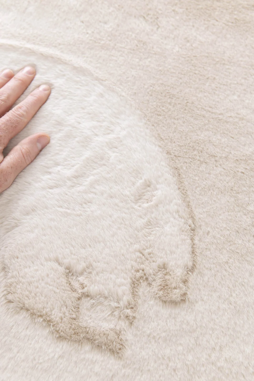 Covor Premium Belgian Model LOP 050 Shapes, Imitatie Blana Iepure, Crem, Marime 50 x 80 cm, Lungime Fir 23 mm, Poliester, Antialergic, Living, Dormitor, Sufragerie, Birou [8]