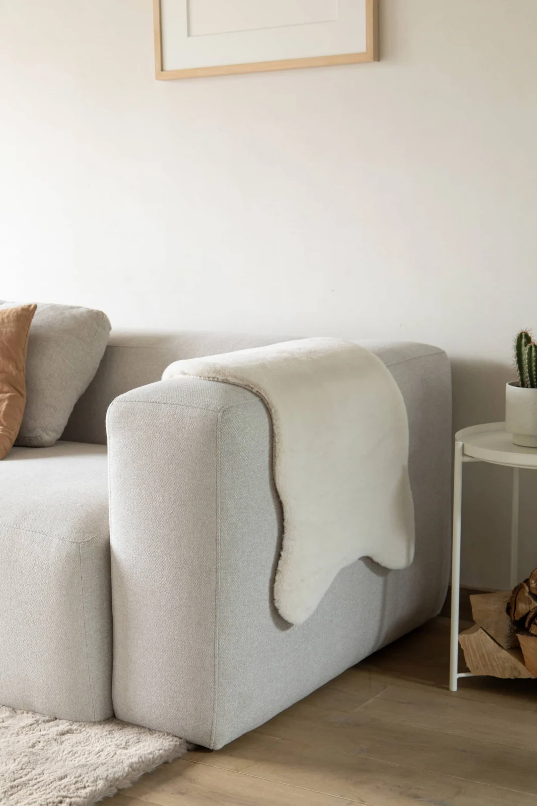 Covor Premium Belgian Model LOP 050 Shapes, Imitatie Blana Iepure, Crem, Marime 50 x 80 cm, Lungime Fir 23 mm, Poliester, Antialergic, Living, Dormitor, Sufragerie, Birou [1]