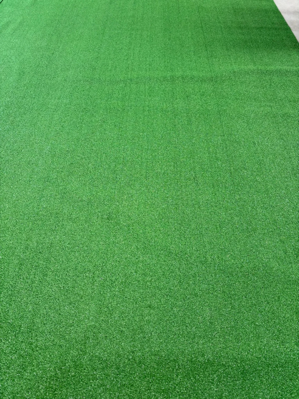 Mocheta tip Gazon Artificial Basic, Lungime Fir 7 mm, Verde, Antialergic, Polipropilena, Curte, Terasa, Balcon, Piscina, Loc de Joaca, Gradinita, Cresa [9]