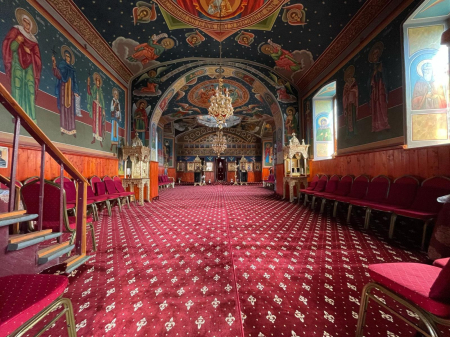 Mochetă Bisericească Lotos 15033-210 Grena Cruci Motive Religioase Fără Bordură [1]